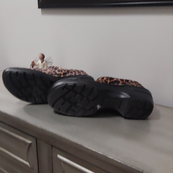 BOC  Leopard print shoes . Size 9 - Picture 3 of 4